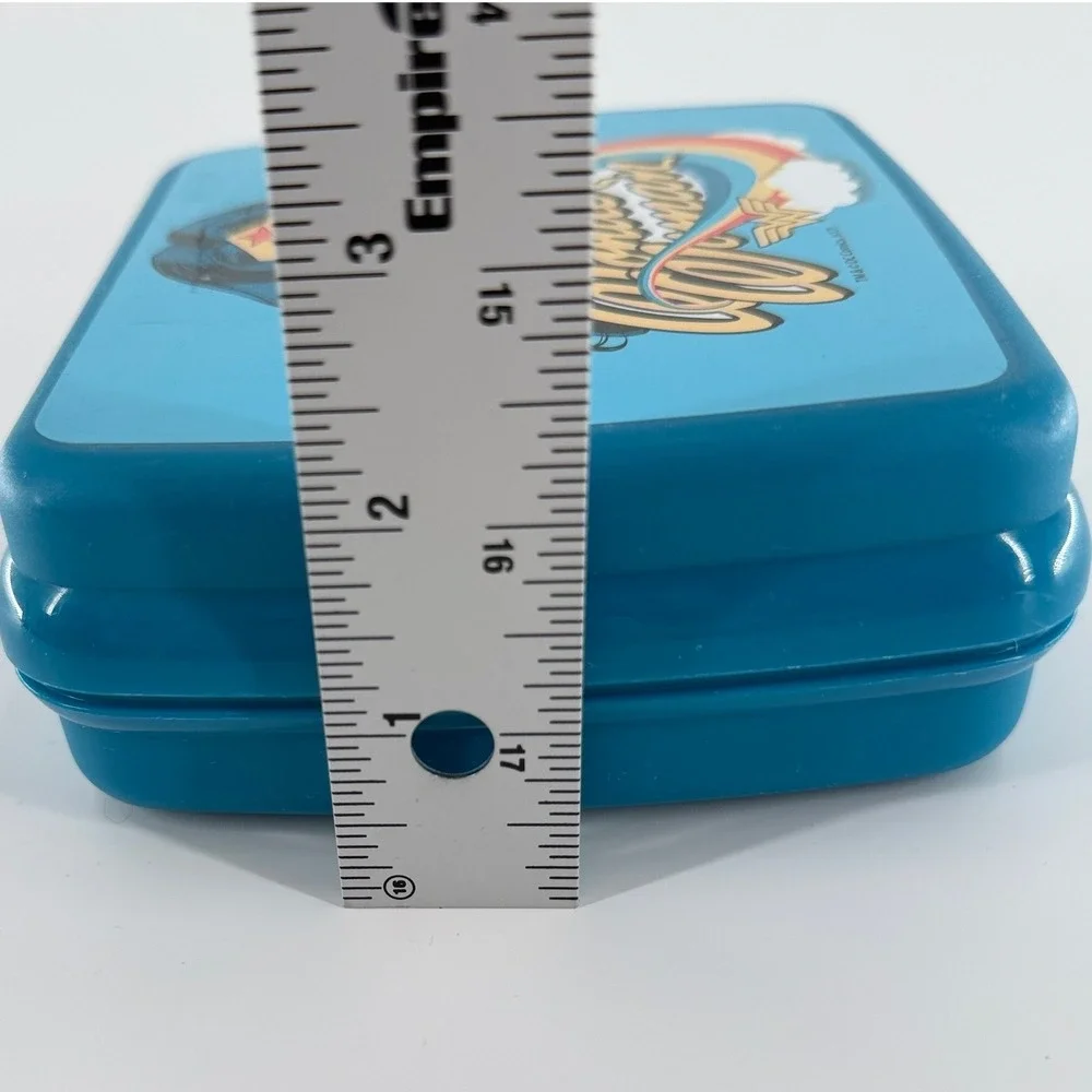 TUPPERWARE Wonder Woman Sandwich Keeper DC Comics Blue Lunch Box 2017